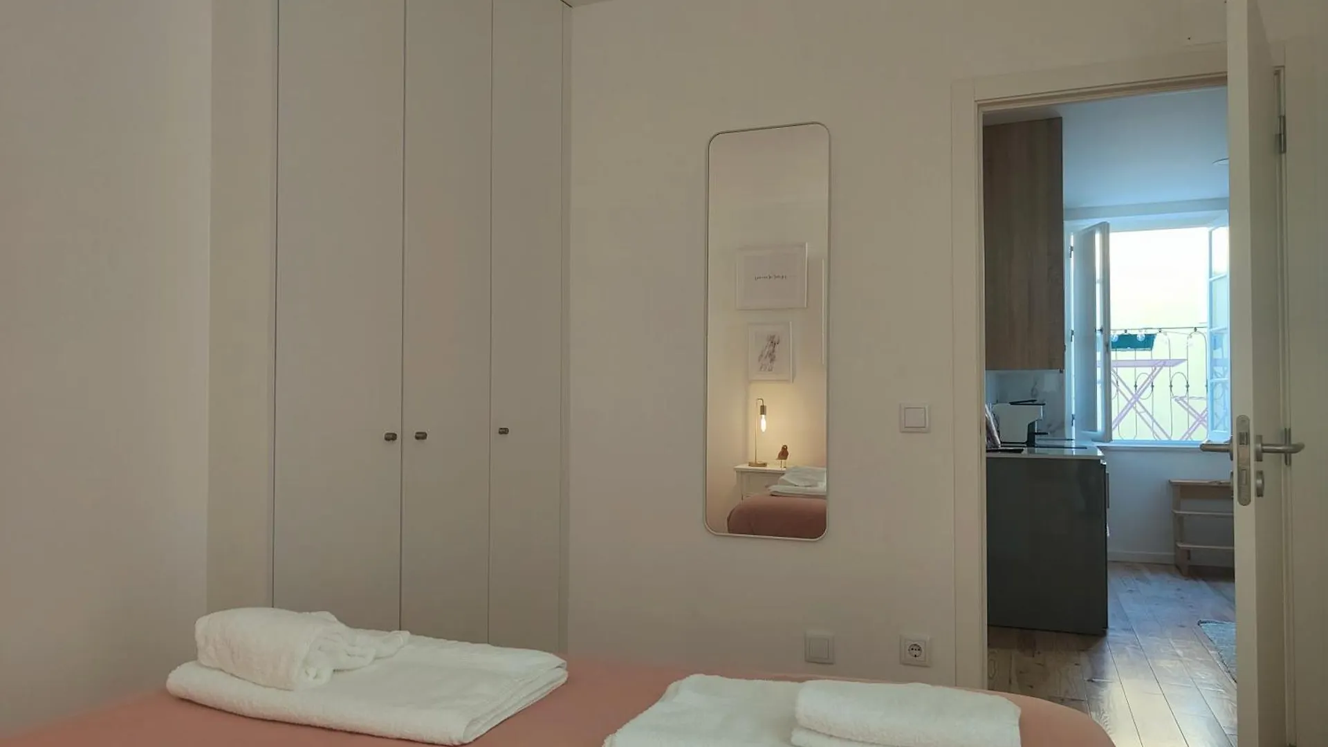 Rose Essence Aparment - Exceptional Balcony Apartment Coimbra
